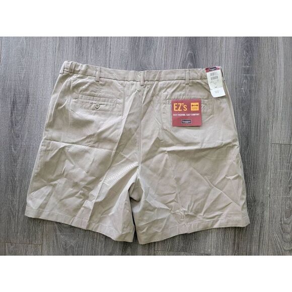 Haggar EZ's Shorts 44W Khaki, Classic fit, Pleat, Expandable Waist - Picture 1 of 4